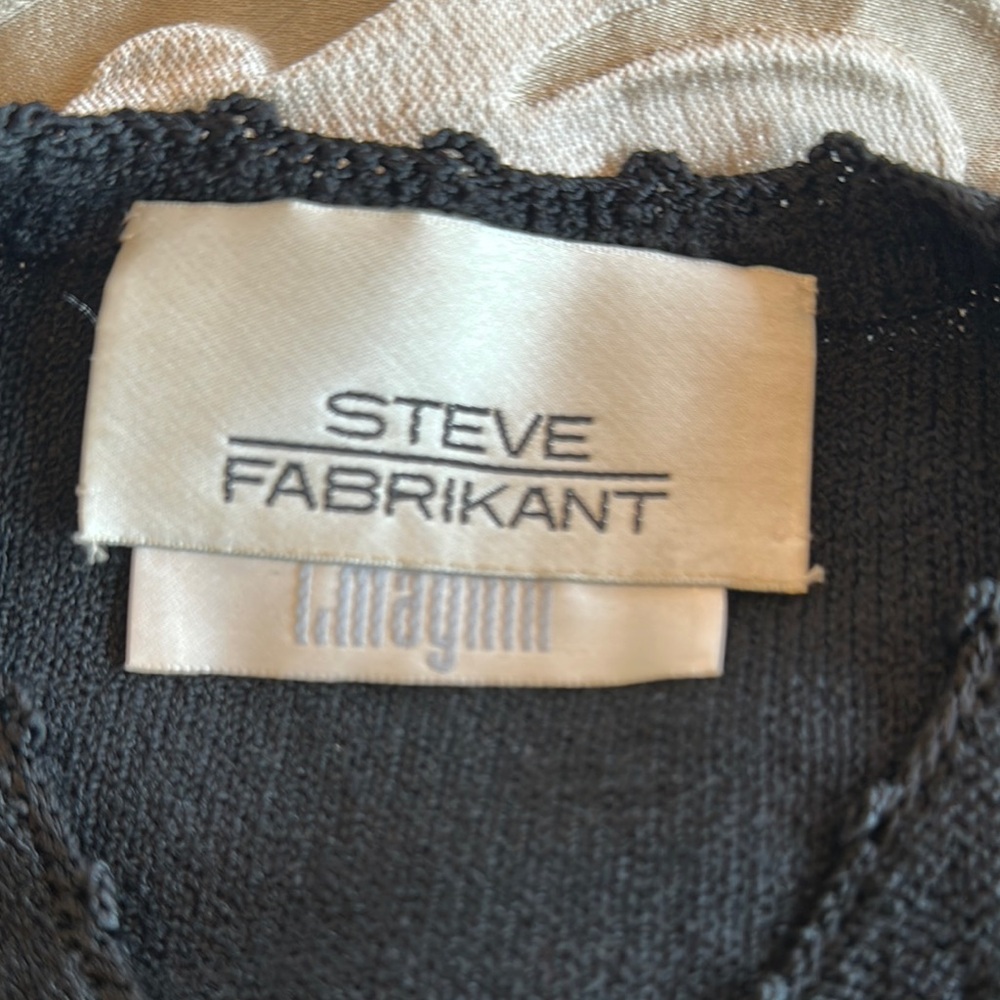 Elegant Black Cardigan with Floral Details - Picture 6 of 6